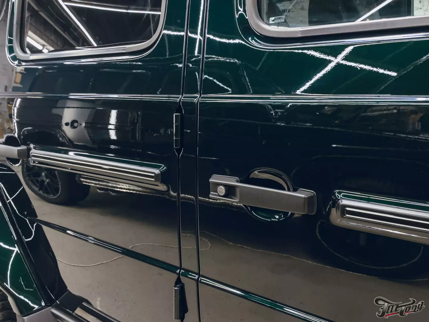 Оклеили Mercedes G-class в глянцевый полиуретан
